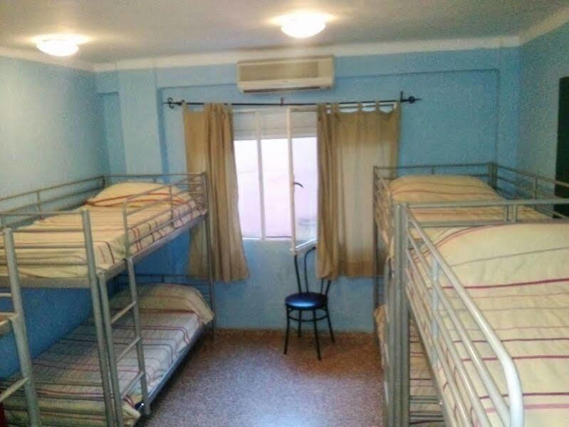 Хостел Residencia Malaga Backpackers Экстерьер фото